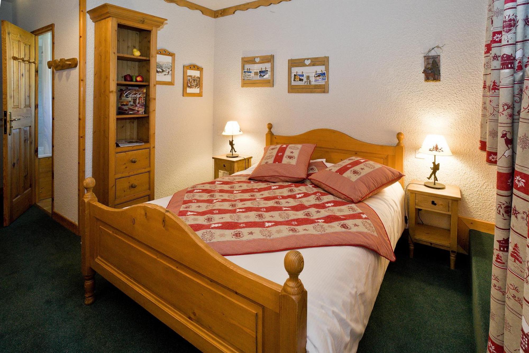 Double Room Short