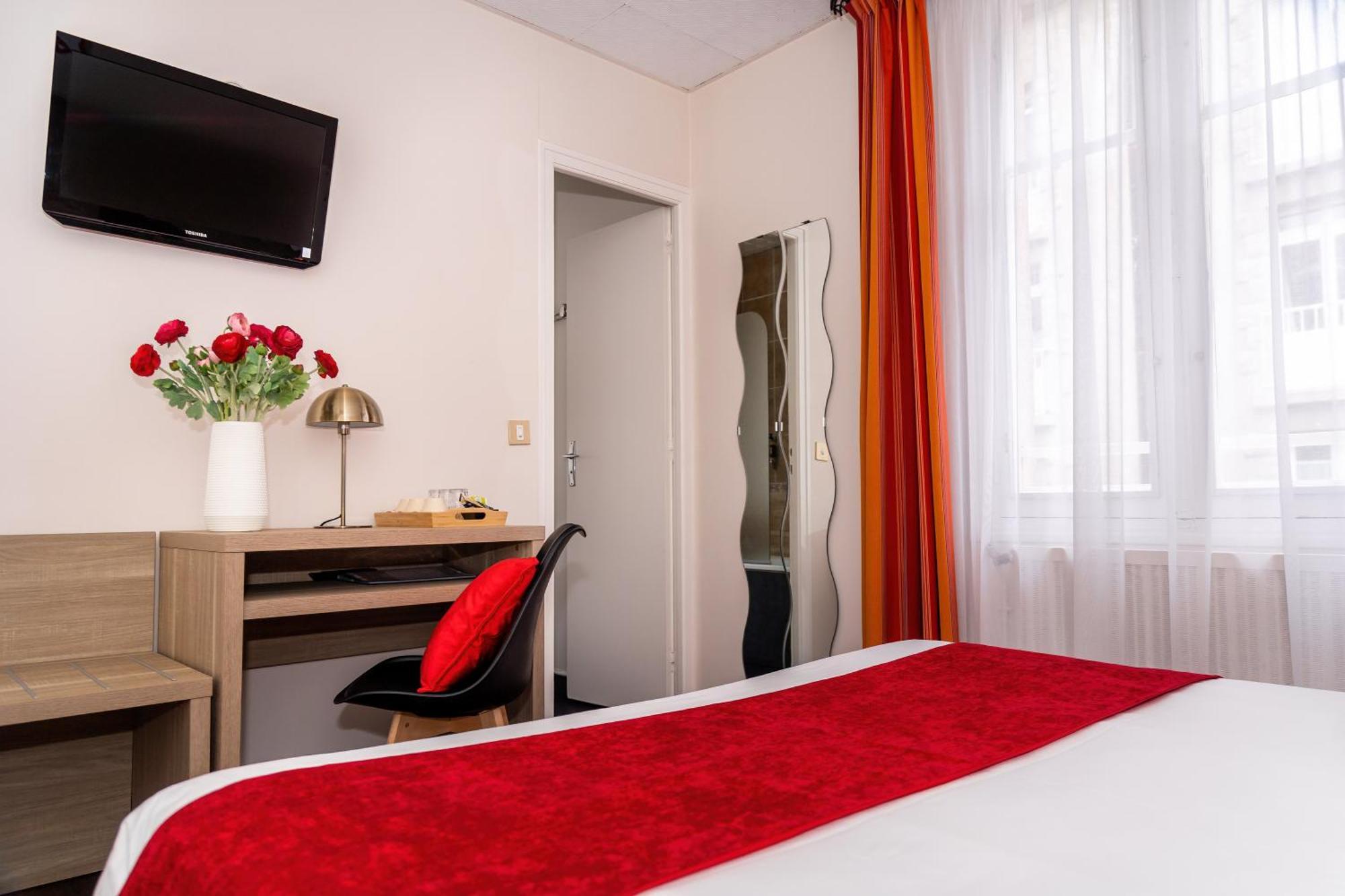 Classic Triple Room Bath Skipper Building