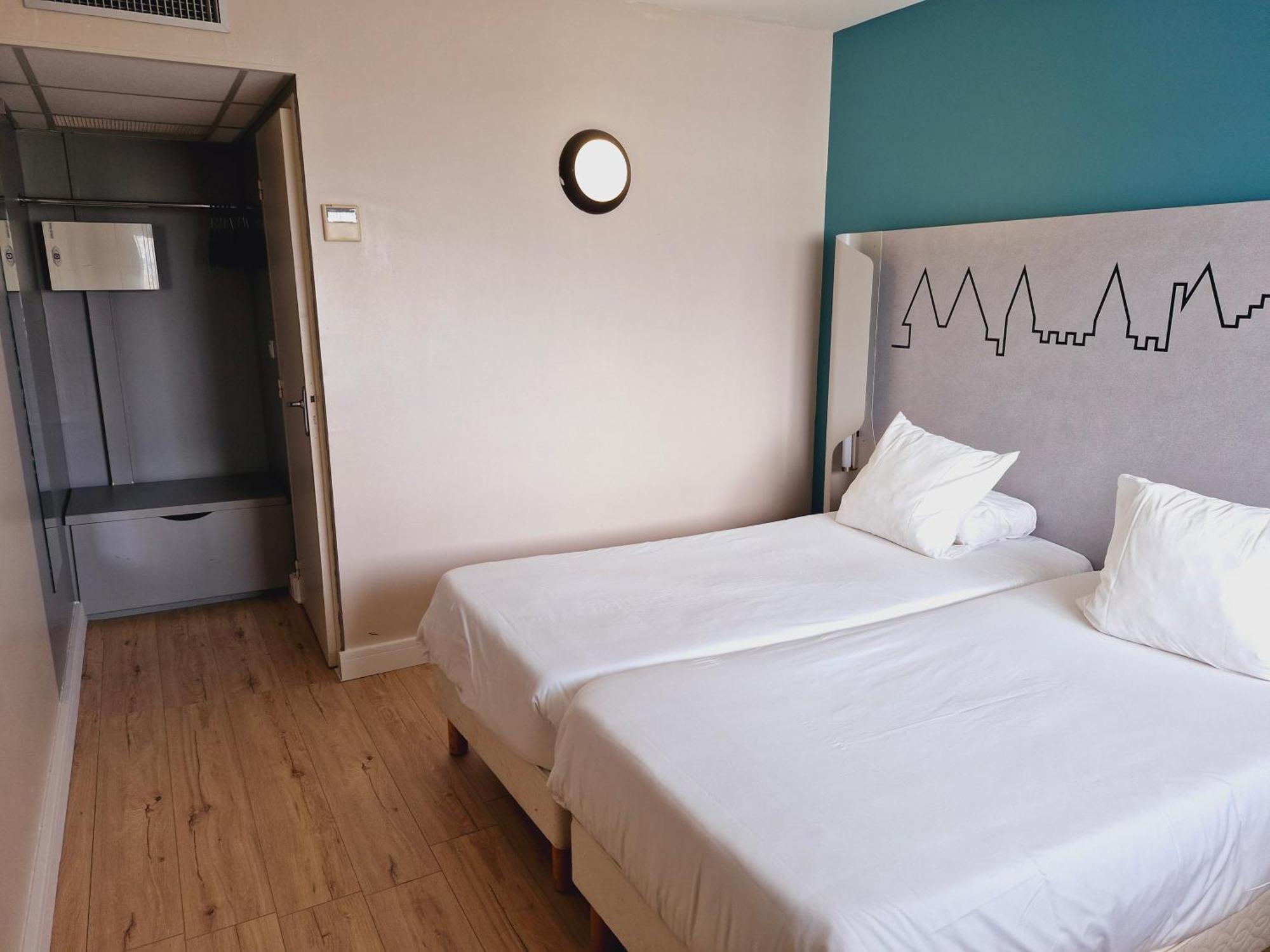 Twin Room,1586847377:JPEG