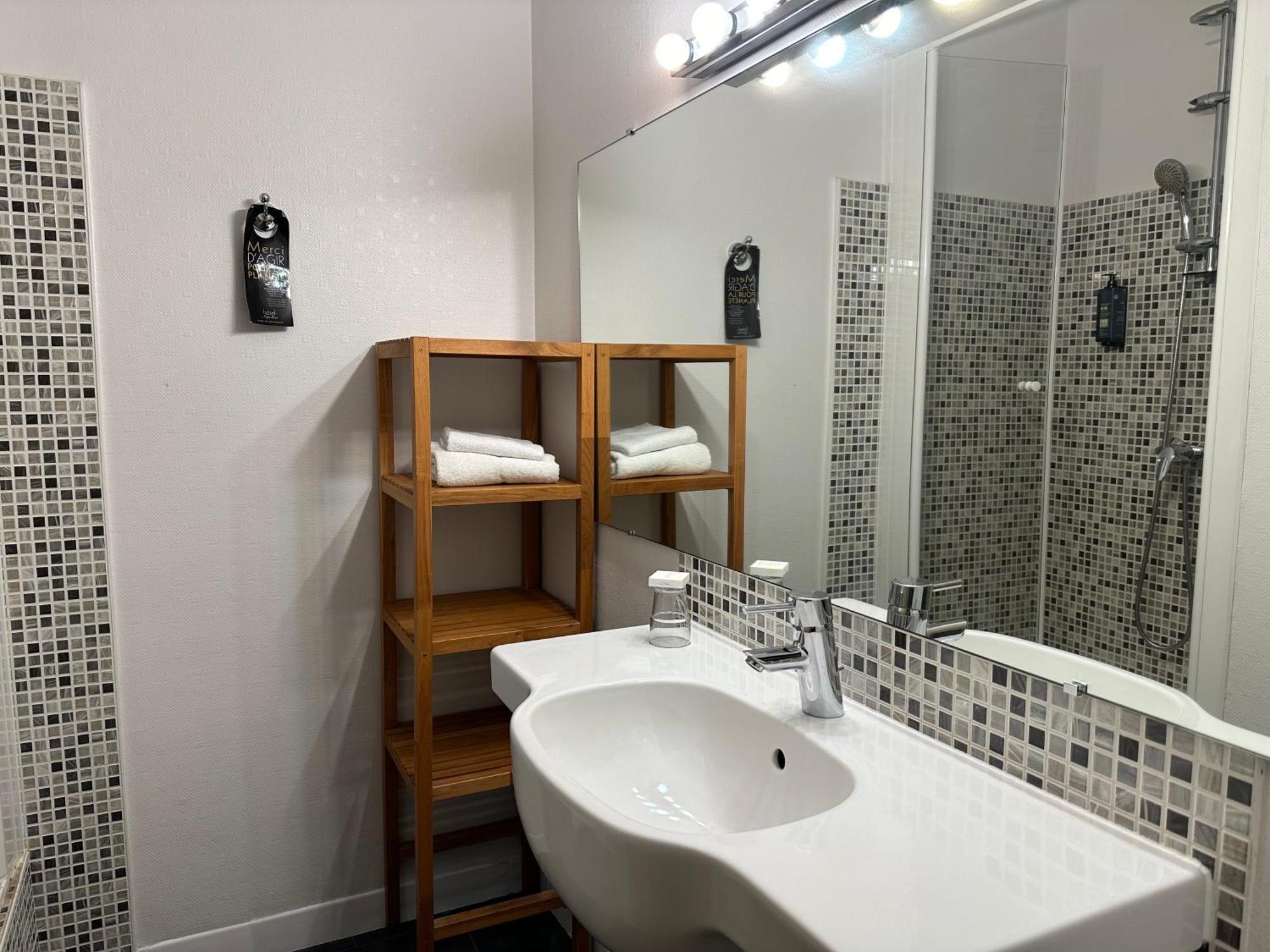 Club Room 1 Double Bed & 1 Single Bed 15 m²