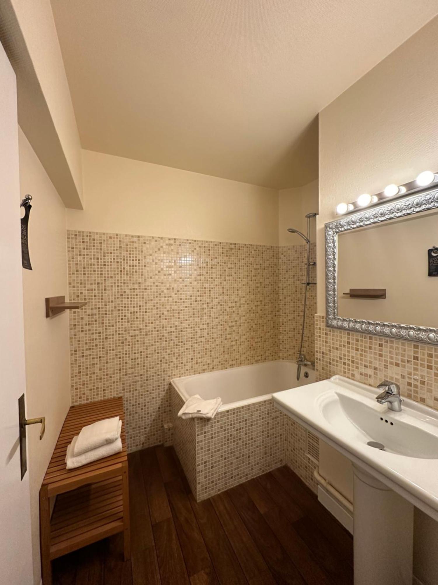 Club Room 1 Double Bed & 1 Single Bed 15 m²