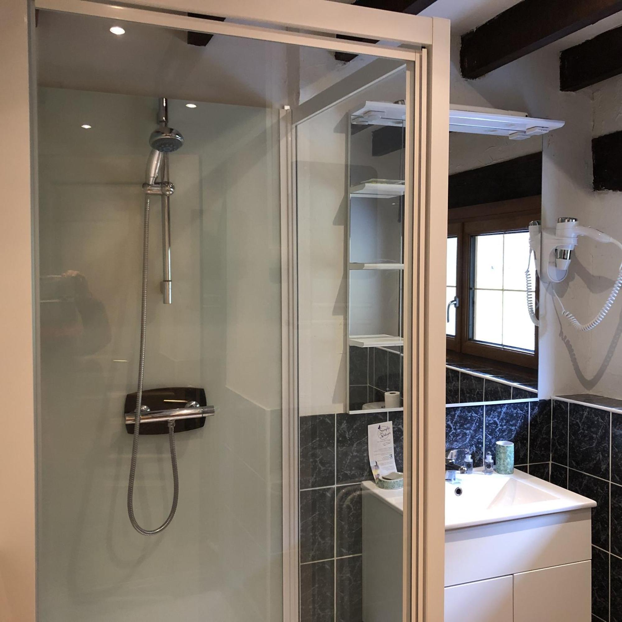 Double or Twin Room Private Bathroom