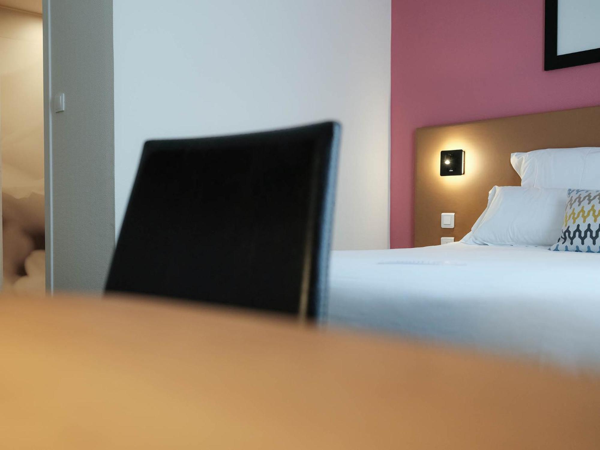 Large Comfort Room