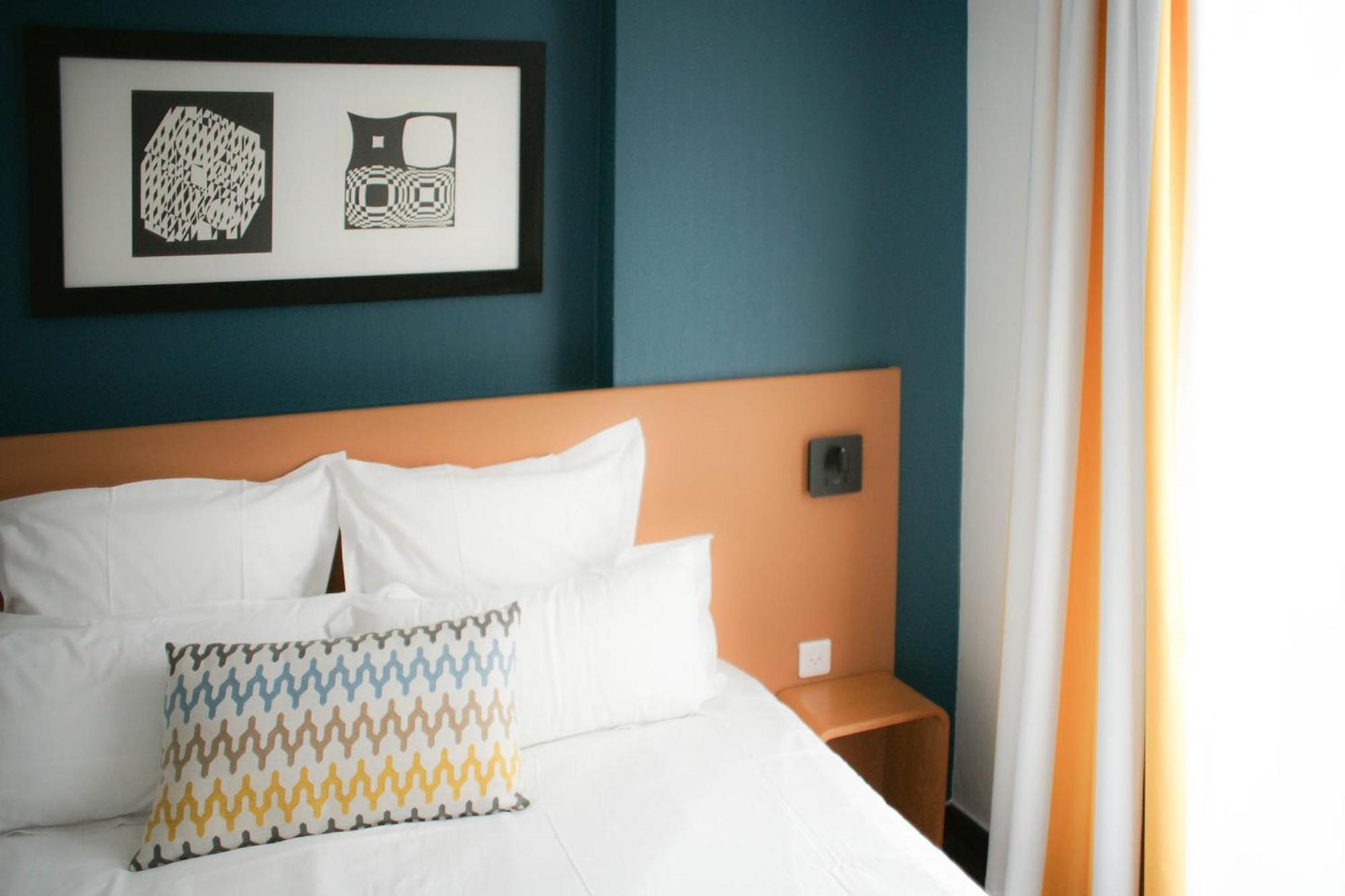 Large Comfort Room