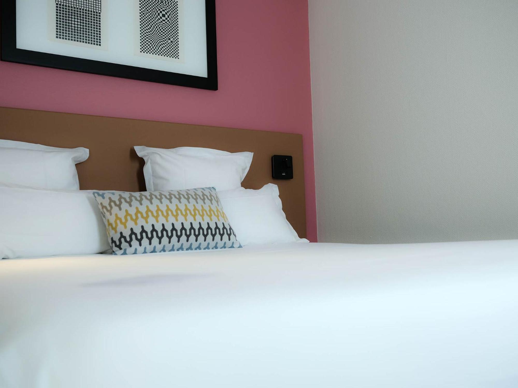 Large Comfort Room