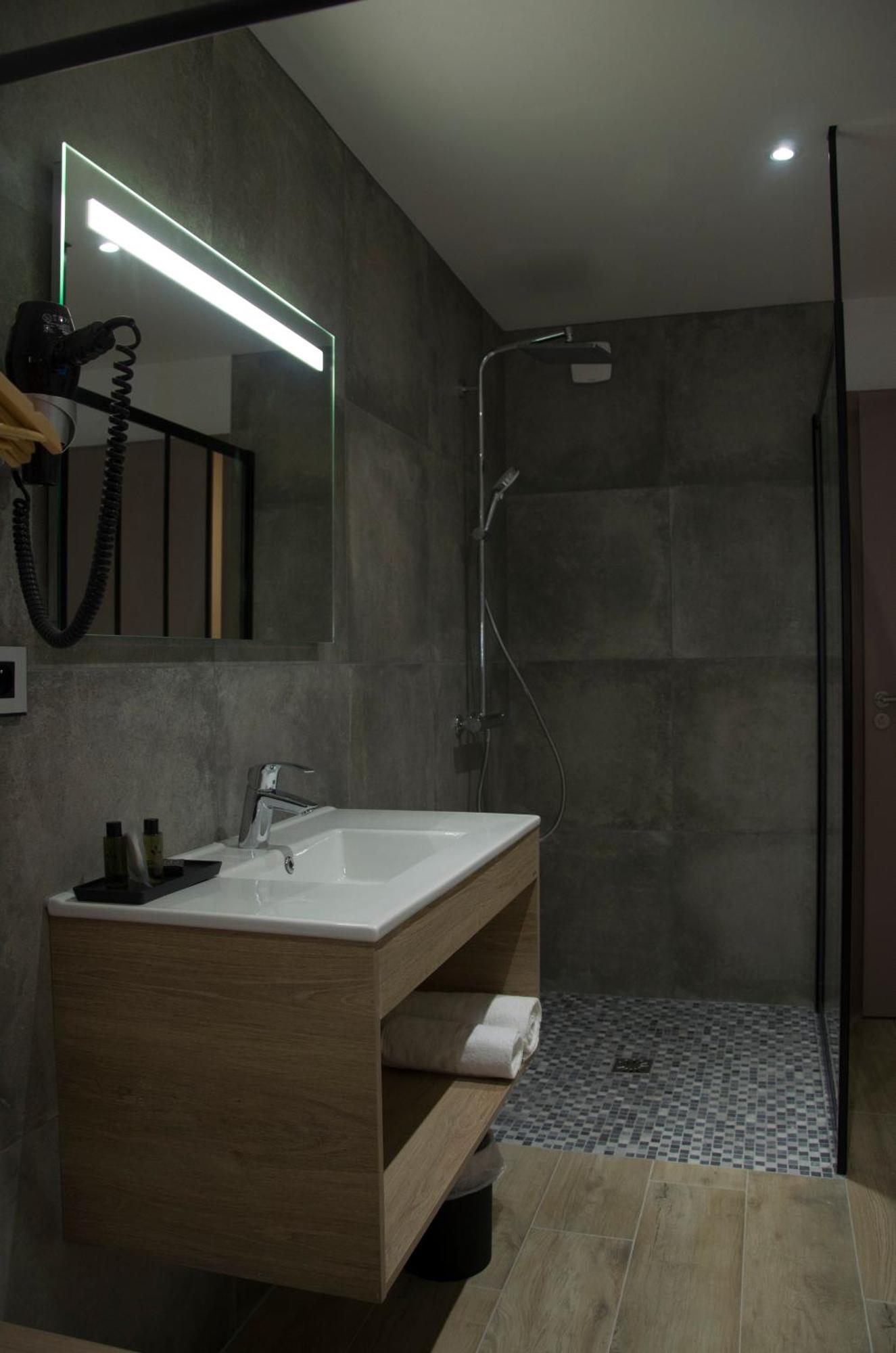 Double Room Private Bathroom