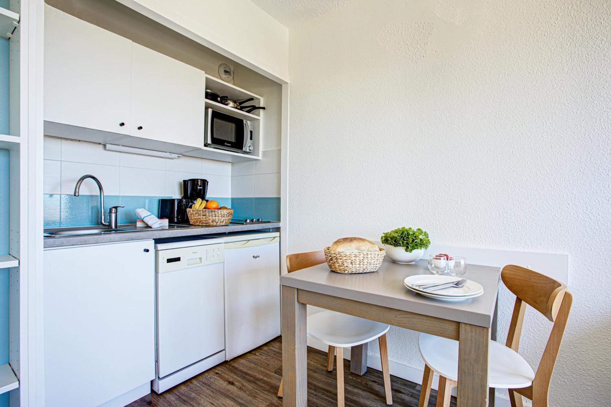 Studio with Air Conditioning and Balcony (2 people) - Sea view,1592045190:JPEG