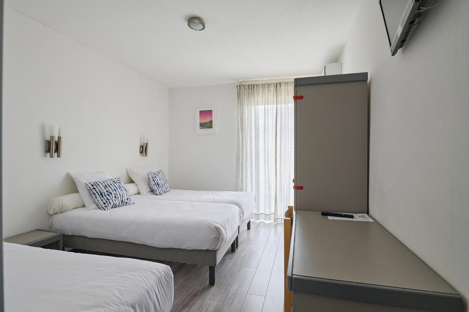 Comfort Triple Room 3 Single Beds Courtyard side,1592048899:JPEG