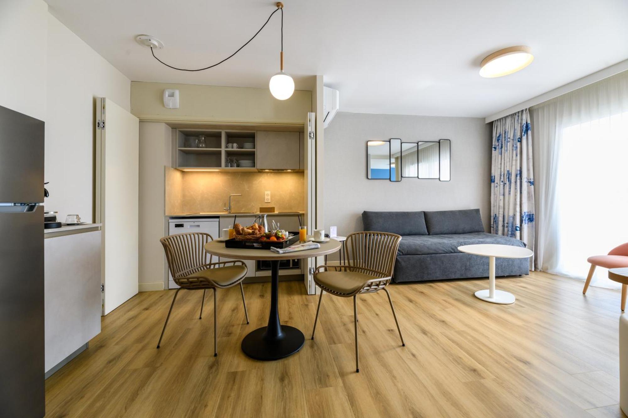 One-Bedroom Apartment separate toilet
