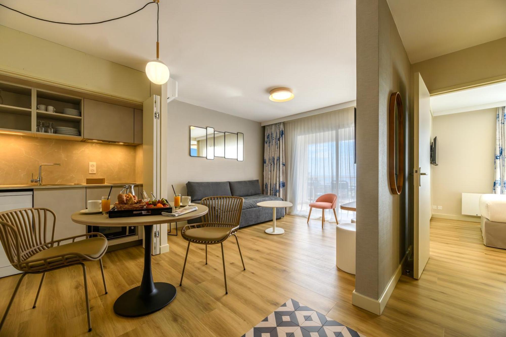 One-Bedroom Apartment separate toilet