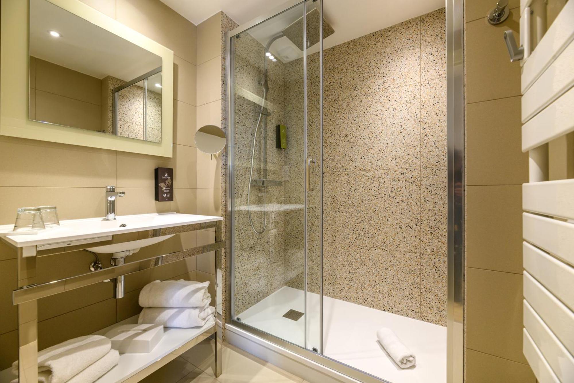 One-Bedroom Apartment separate toilet