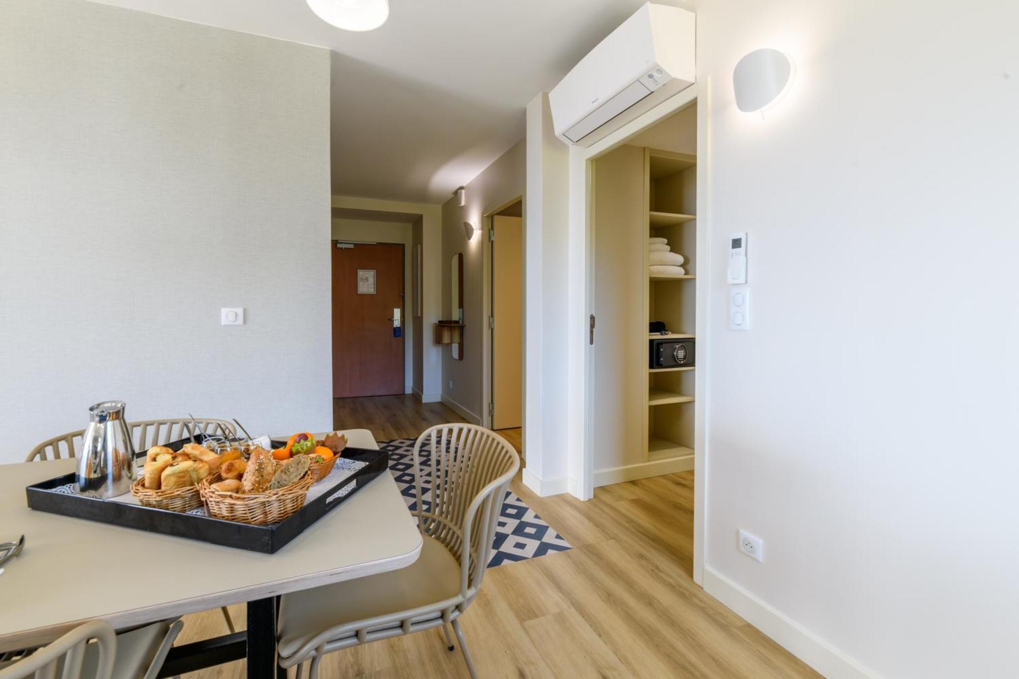 Two Bedroom Apartment 2 Bathrooms