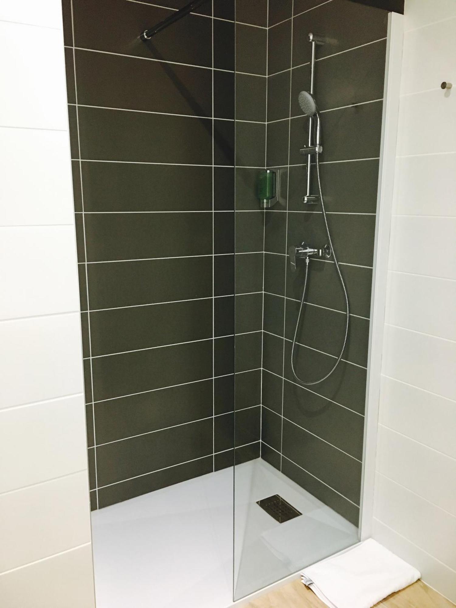 Twin Room - Non-Smoking,1598939984:JPEG