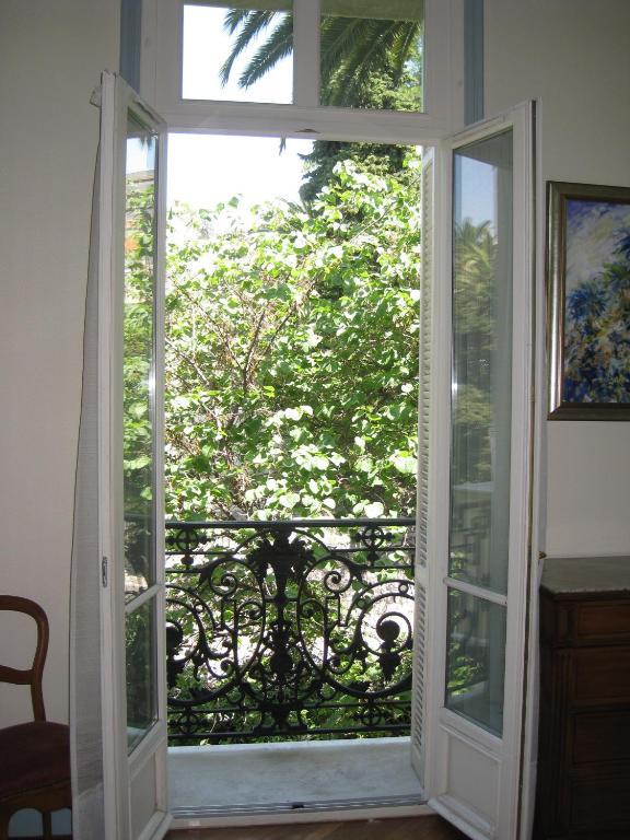 Superior One-Bedroom Apartment