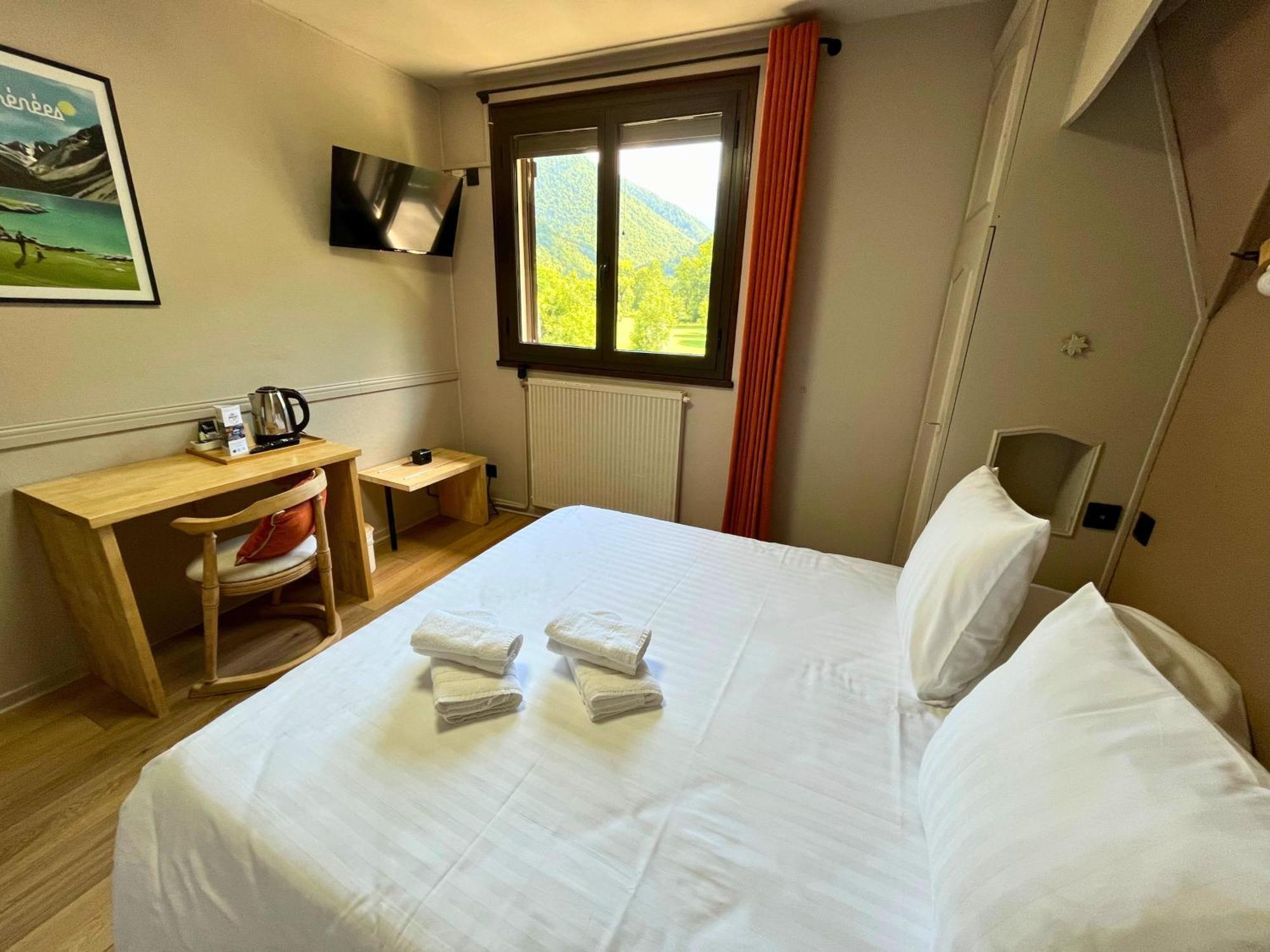 Standard Queen Room