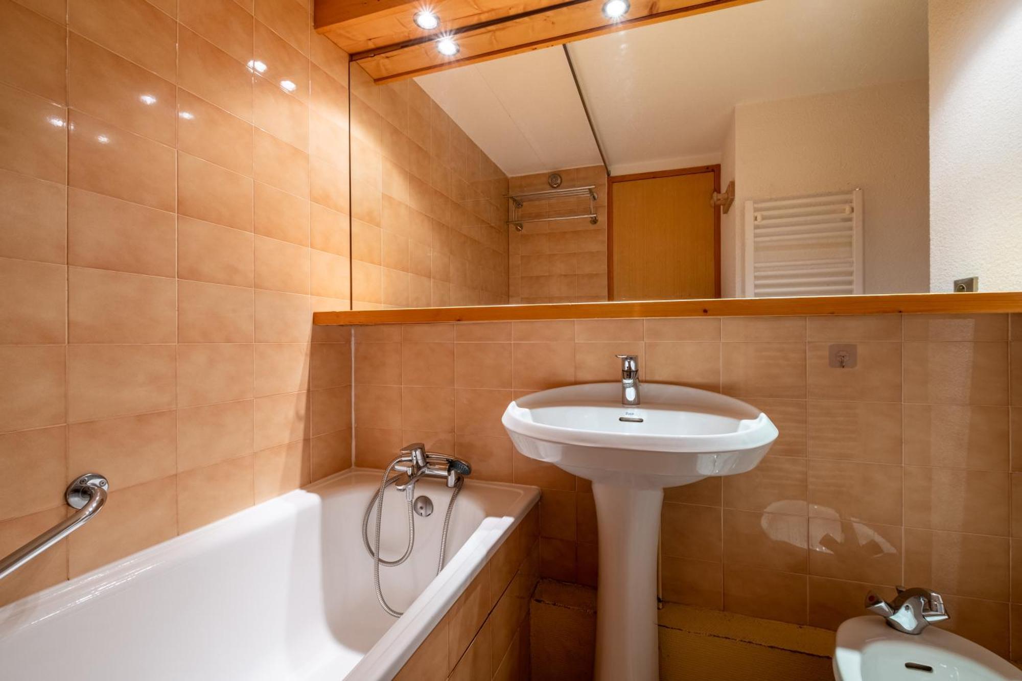 One-Bedroom Apartment Mezzanine Sleeping Alcove