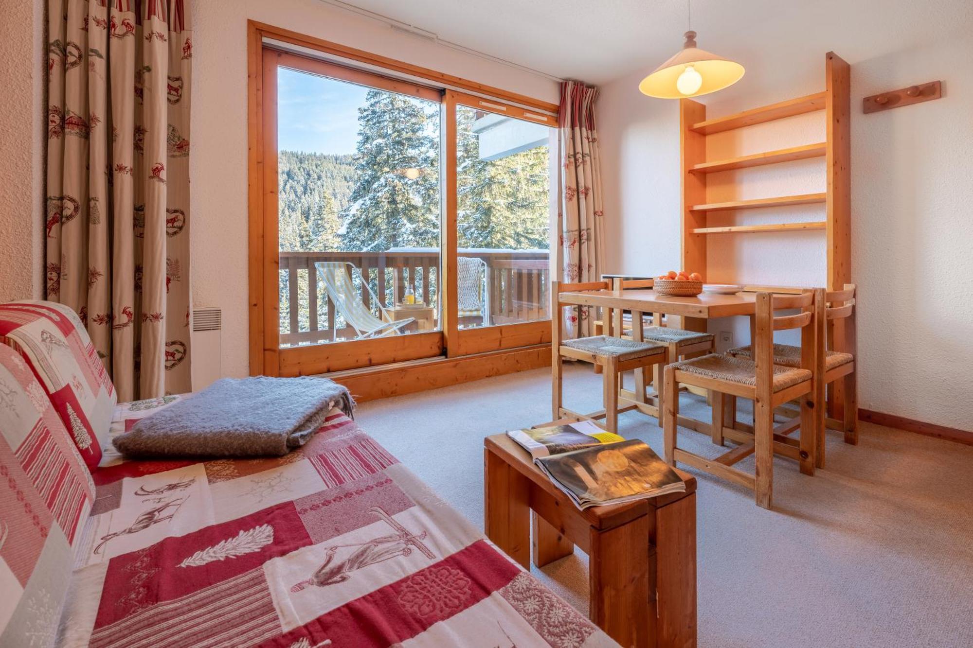 One-Bedroom Apartment Sleeping Alcove