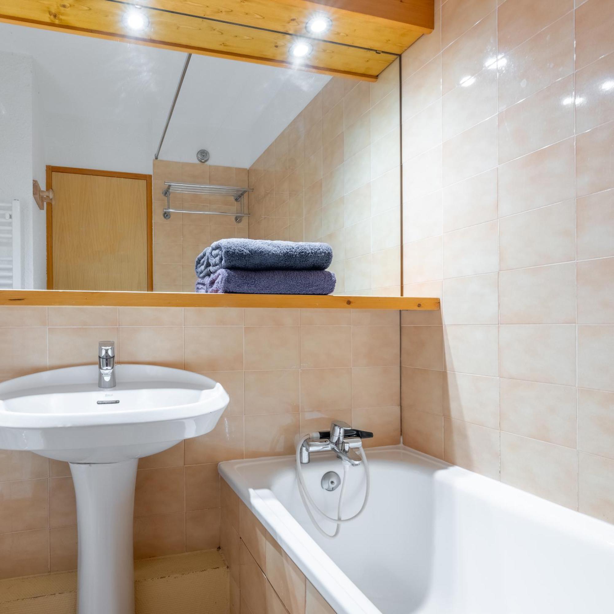 One-Bedroom Apartment Sleeping Alcove