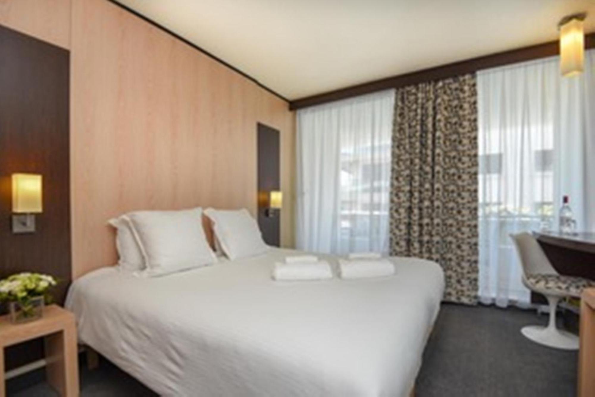 Chambre Double avec Balcon - Vue Partielle sur Mer