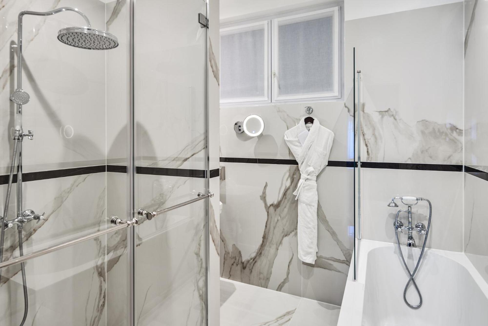 Chambre Exécutive - Vue sur Rue de la Paix
