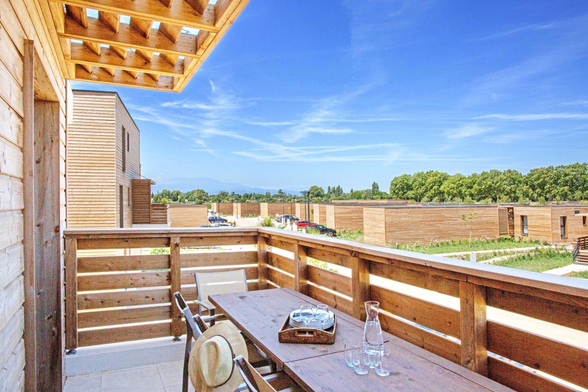 Two-Bedroom Apartment Air conditioning Balcony