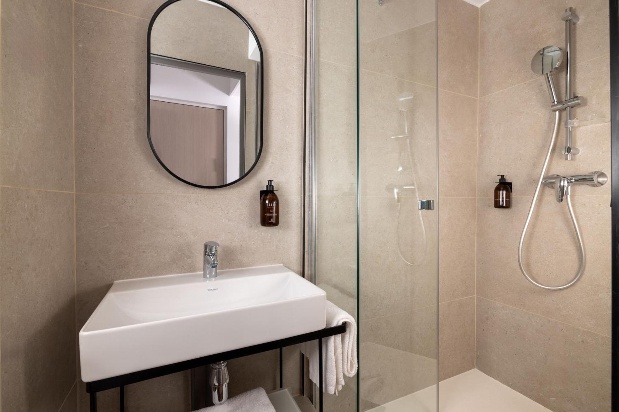 Single Room,1606540039:JPEG