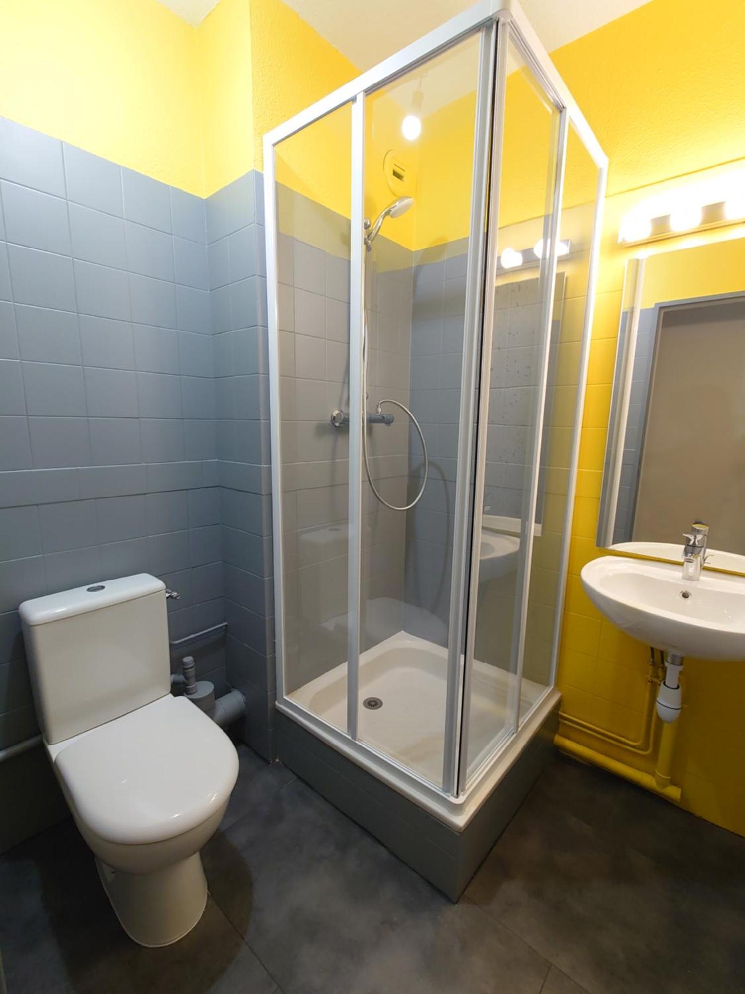 POP Room Two Single Beds