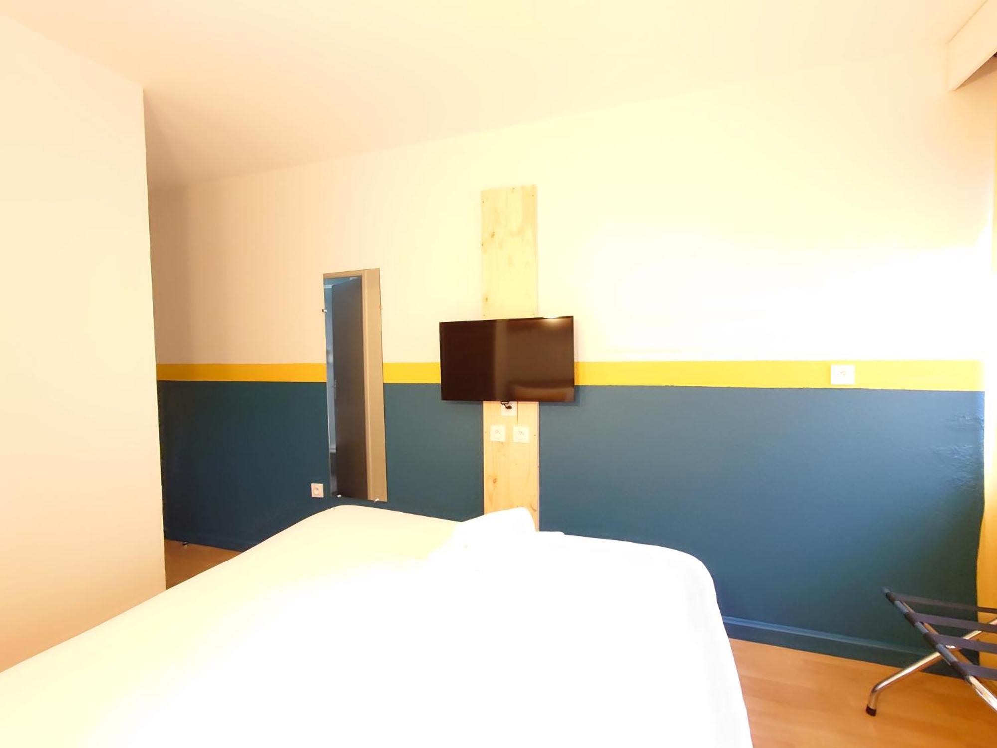 POP Room Double Bed