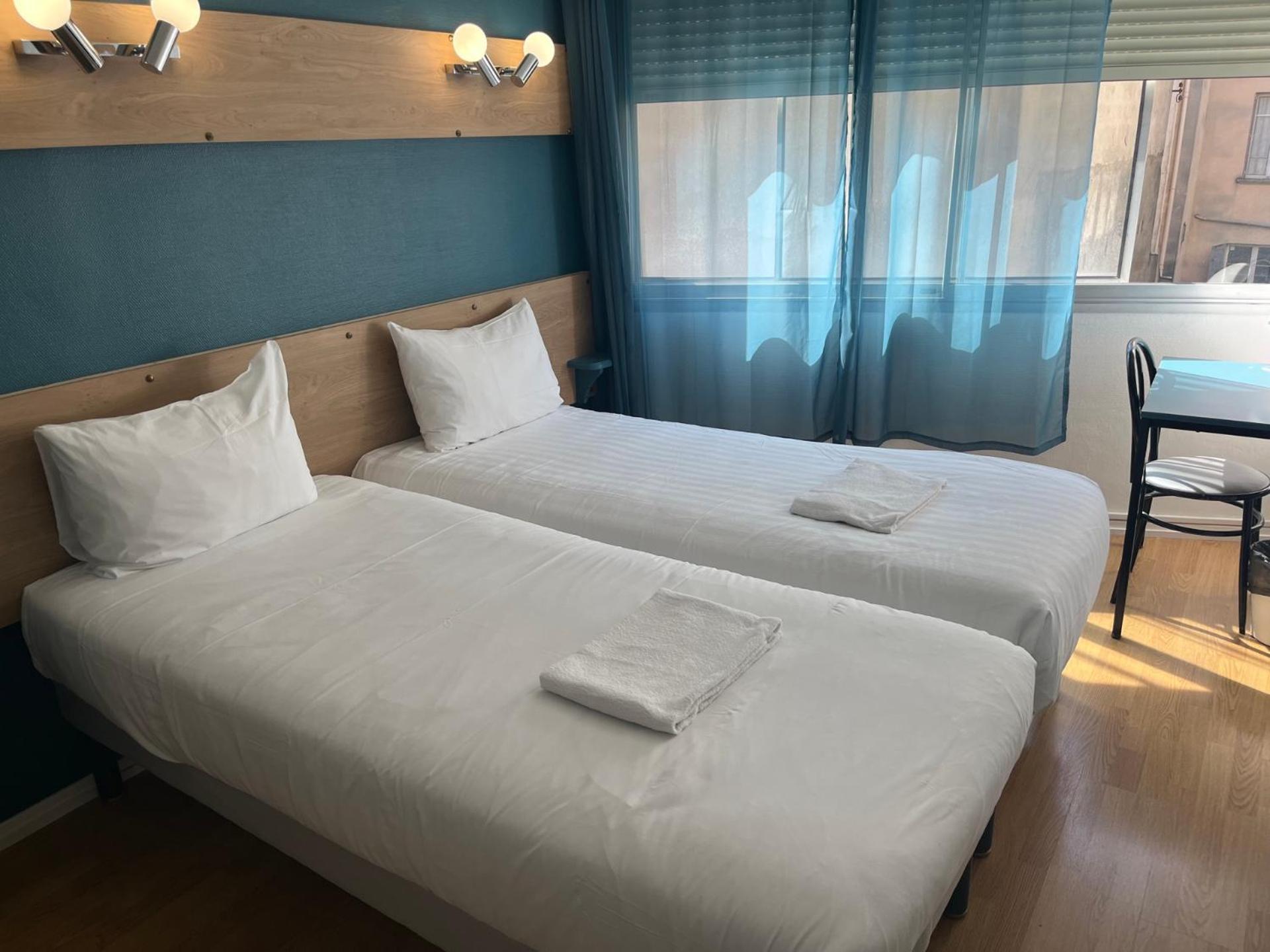 POP Room Two Single Beds