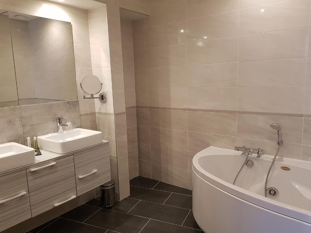Suite Spa Bath