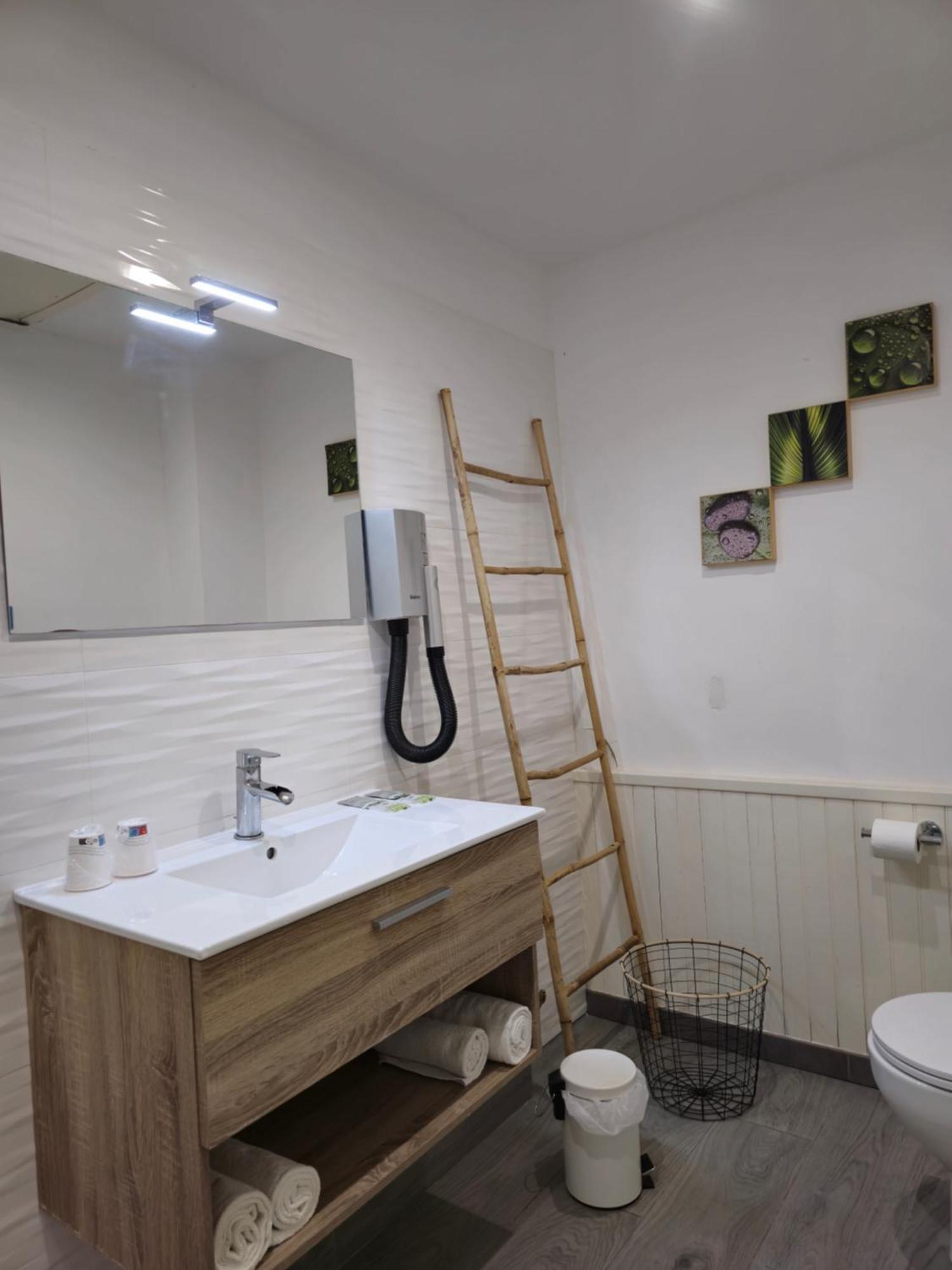 Deluxe Double Room Bath
