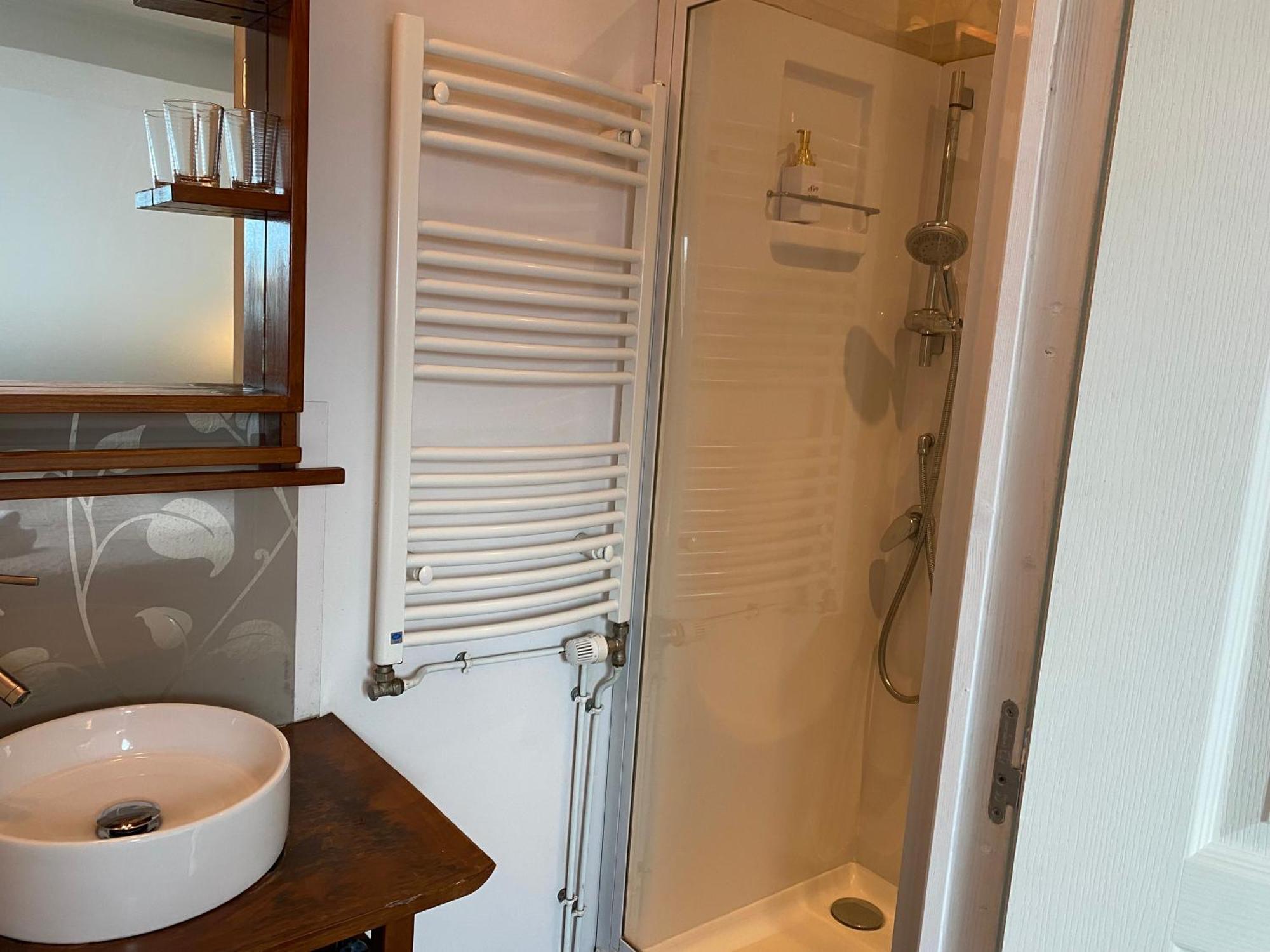 Small Single Room,1614778722:JPEG