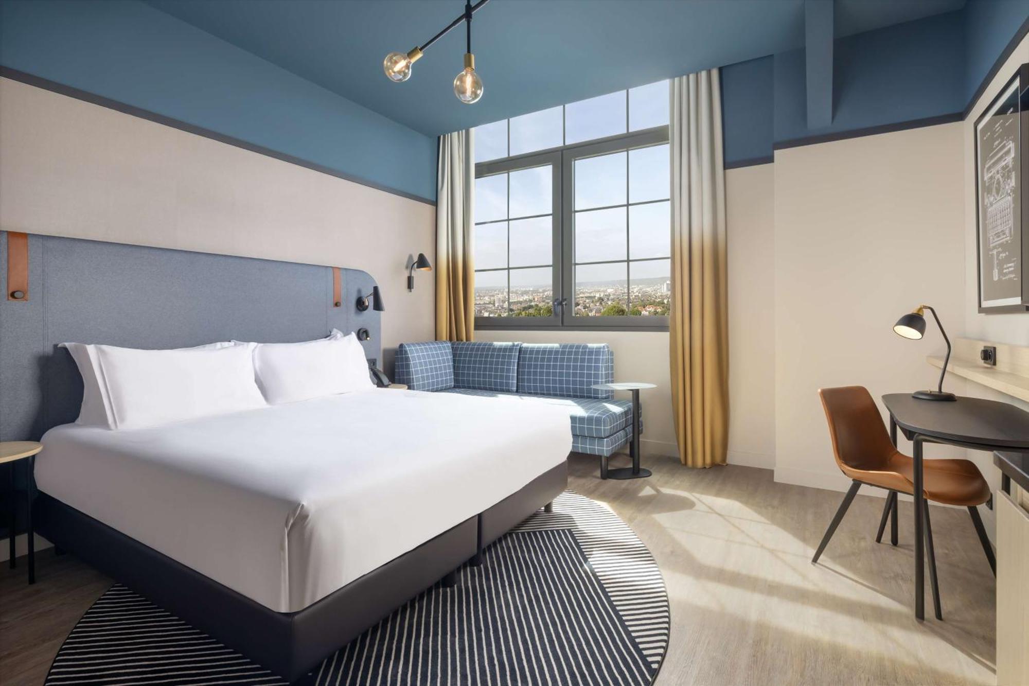 Deluxe King Room City View