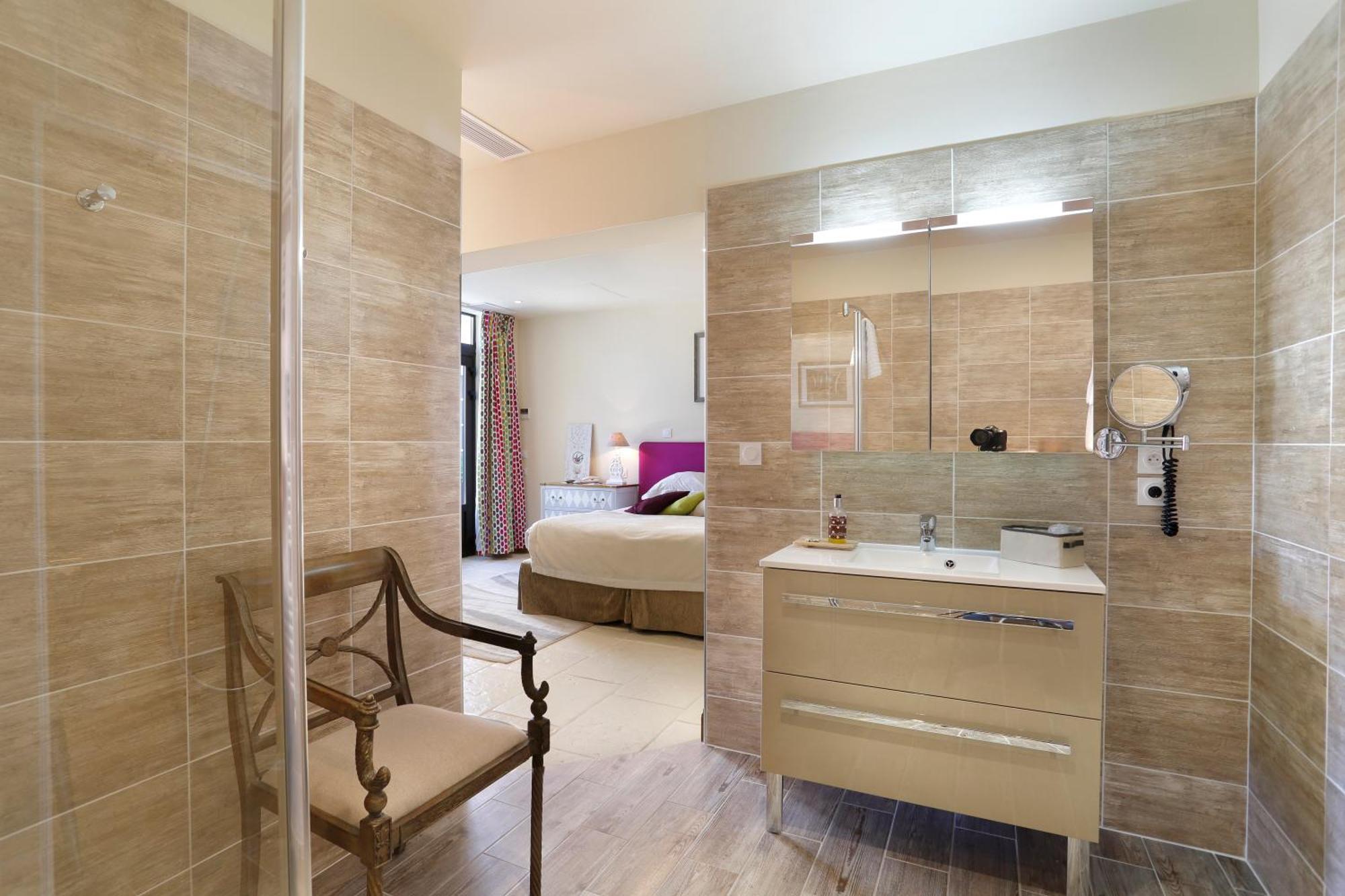 Double Room Signature