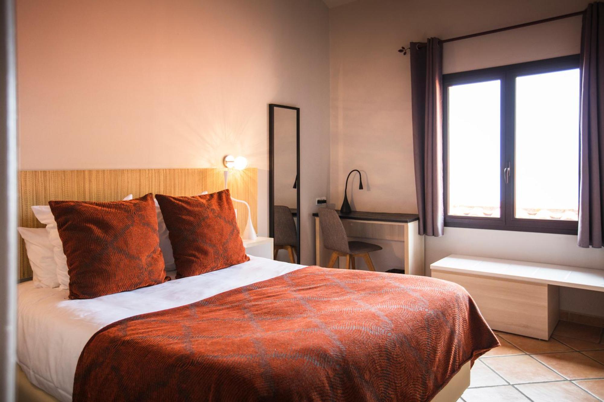 Standard Queen Room 140 cm Bed No Balcony