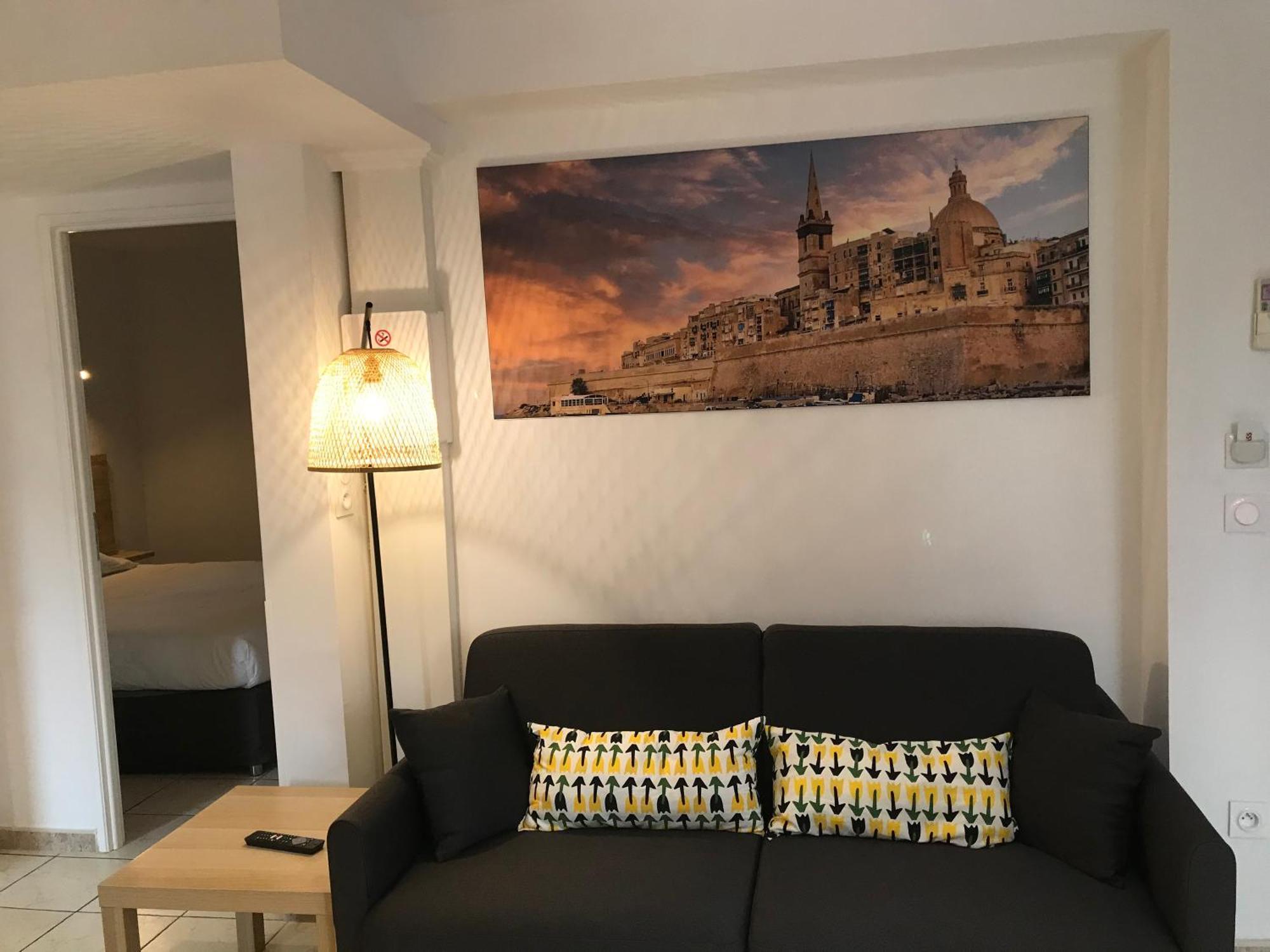 One-Bedroom Apartment City View