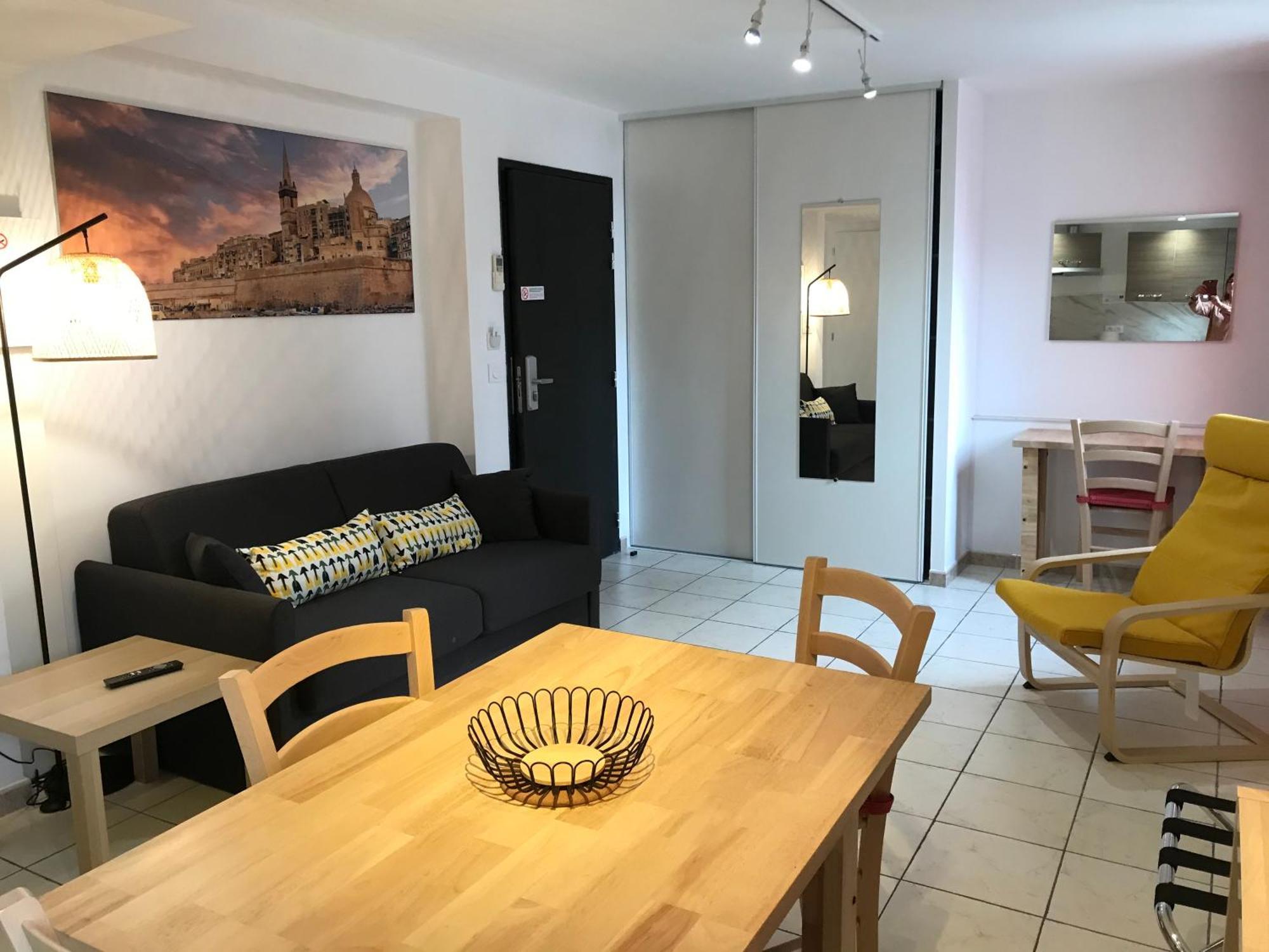 One-Bedroom Apartment City View