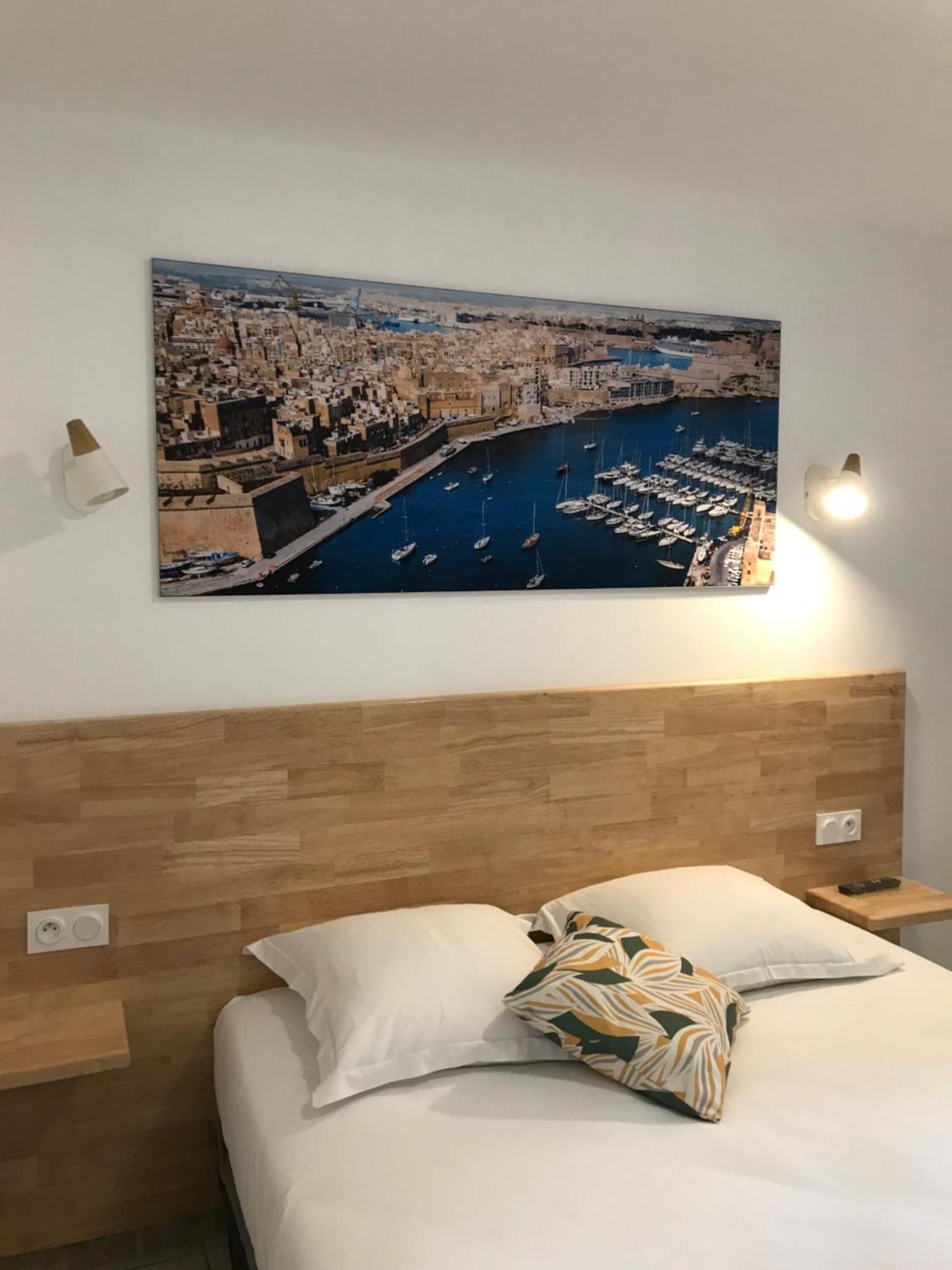 One-Bedroom Apartment City View