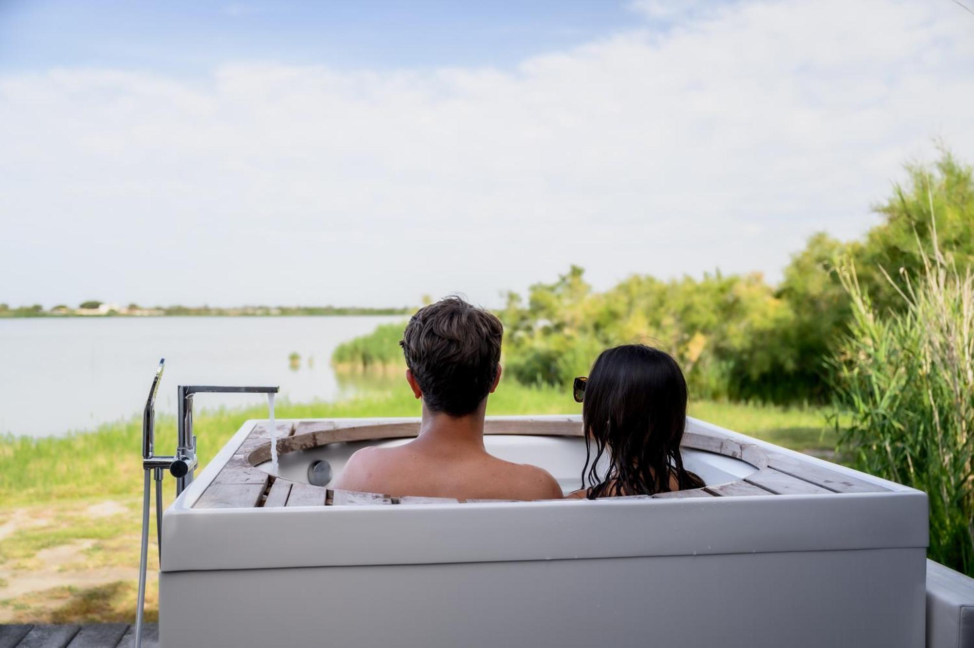 Superior Caravan lake view