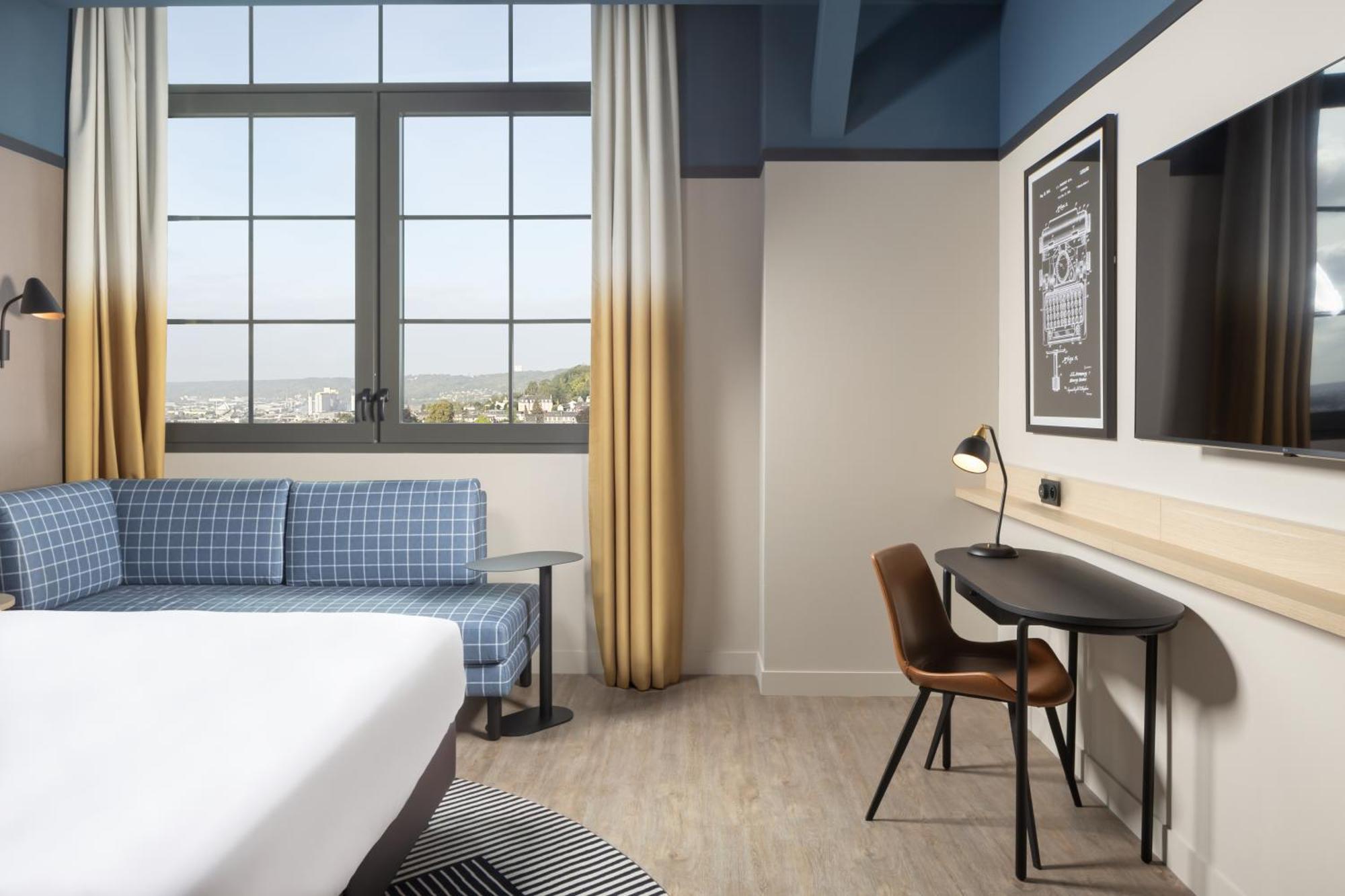 Deluxe King Room City View