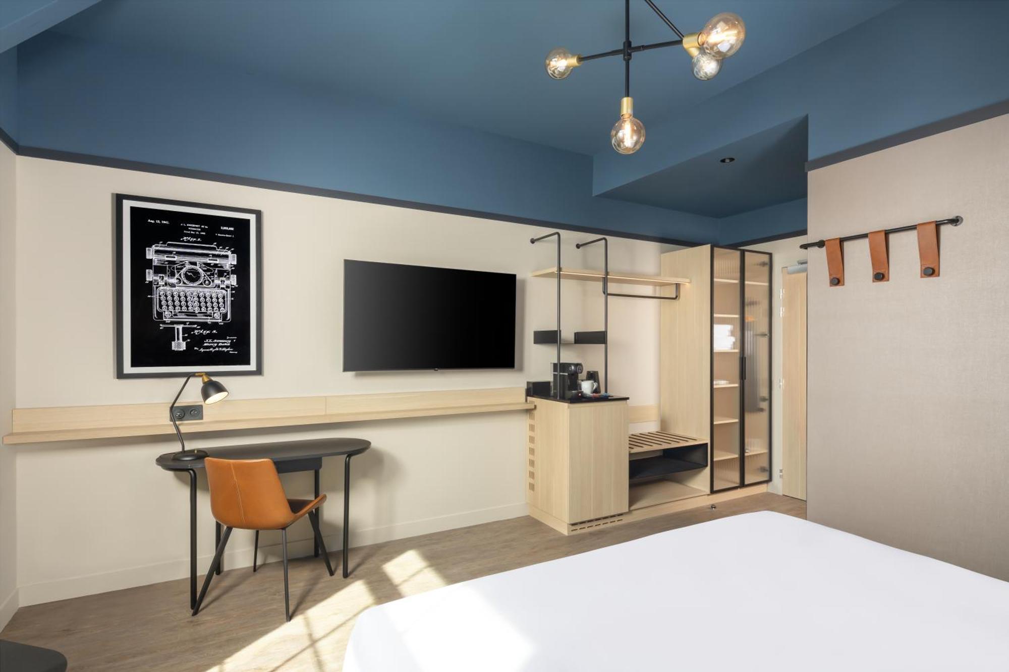 Deluxe King Room City View