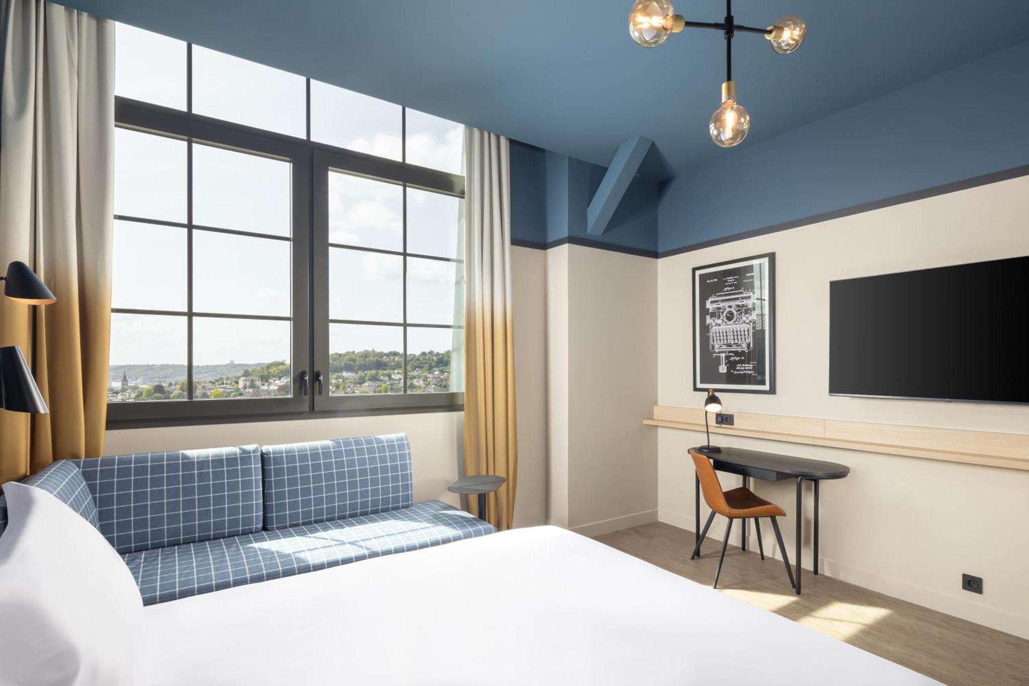 Deluxe King Room City View