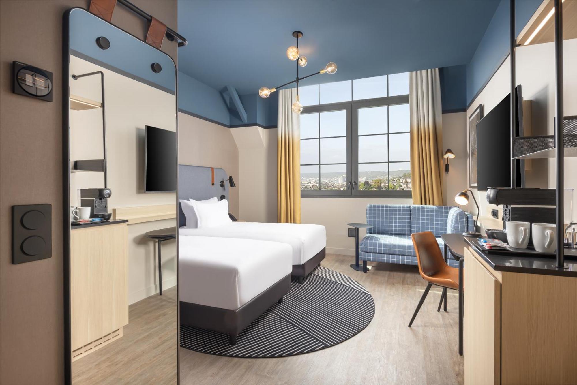 Deluxe Twin Room City View
