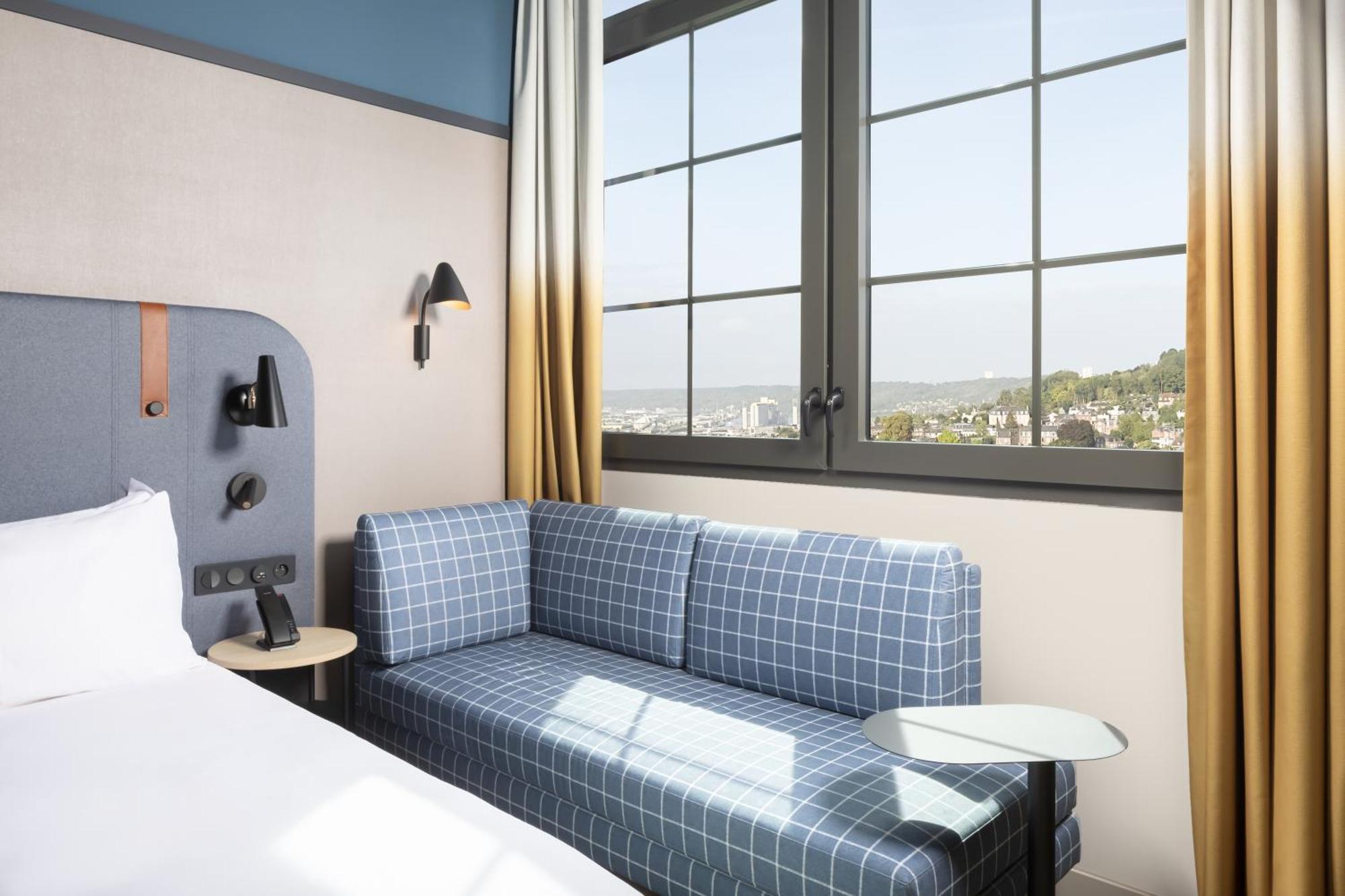 Deluxe King Room City View