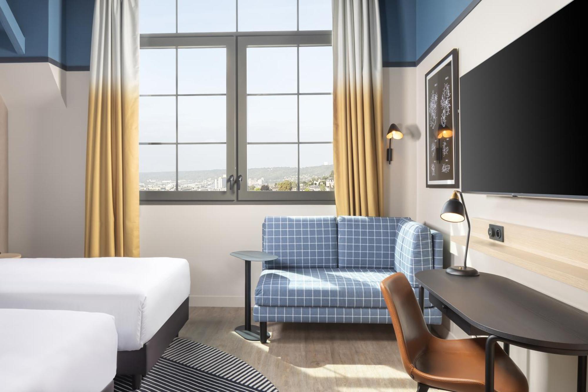 Deluxe Twin Room City View
