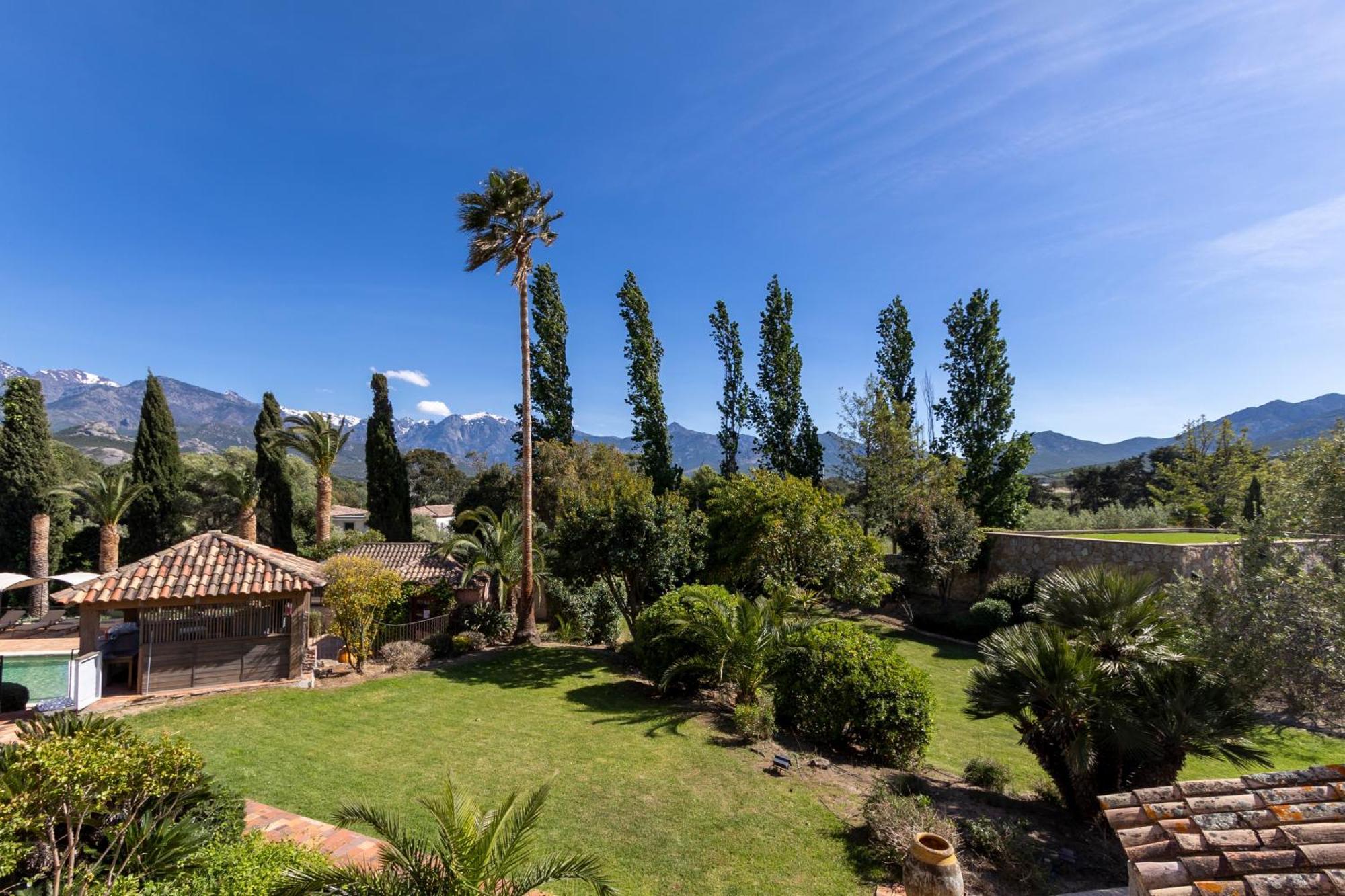 Demeure Room Garden View