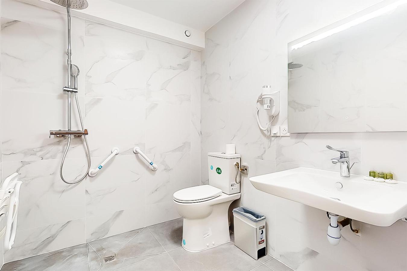 Chambre Triple avec Salle de Bains Privative