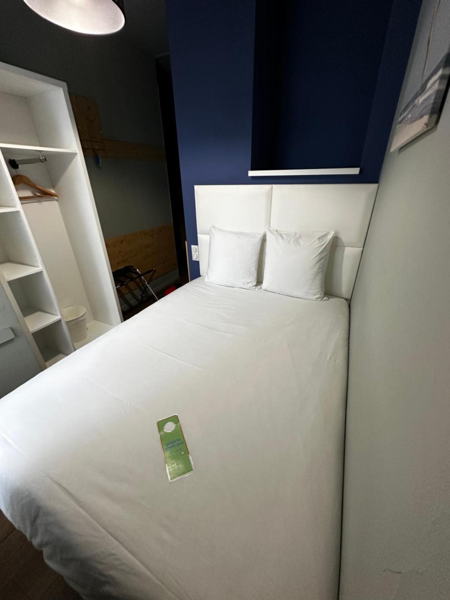 Pop Single Room with One Large Single Bed,1676772387:JPEG