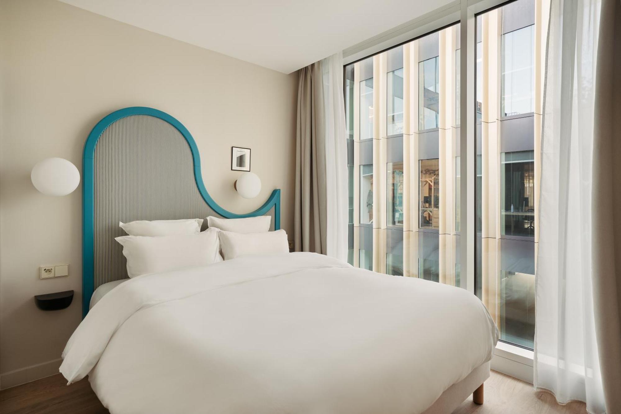 One-Bedroom Deluxe Apartment