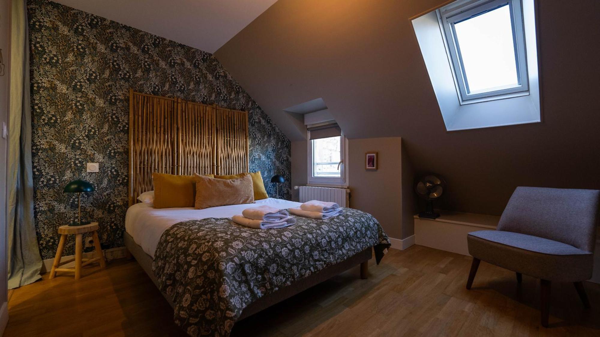Standard Queen Room